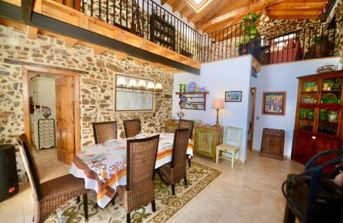 Dornes House | Riverside - Lovely river-view 3 bedroom house