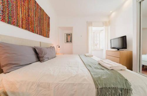 Sacramento Apartment | Private Pool Chiado Gem, Patio Retreat wAC