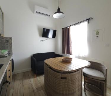 Linda-a-Velha Apartment | Casinhas da Ajuda nº 9-1