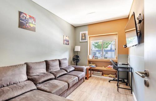 Cova da Piedade Apartment | Refreshed apartment with private garden