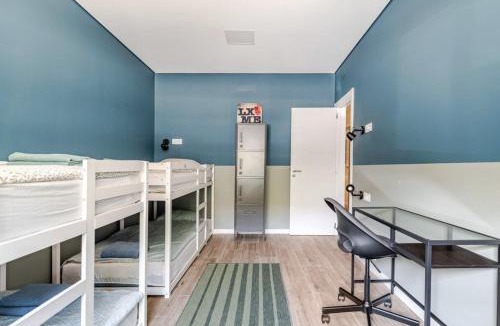 Cova da Piedade Apartment | Refreshed apartment with private garden