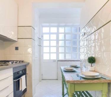 Sao Jorge de Arroios Apartment | Downtown Stylish Apartment