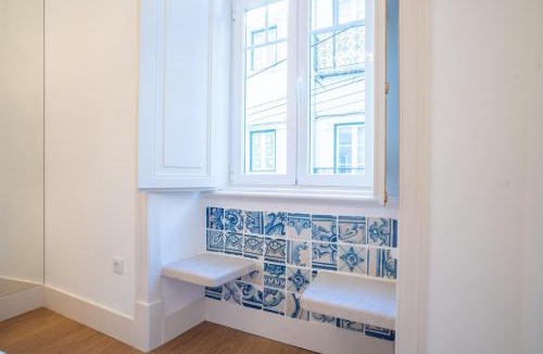 Bairro Alto Apartment | Baroque apart with patio Portuguese Soul Bica Tram 4p