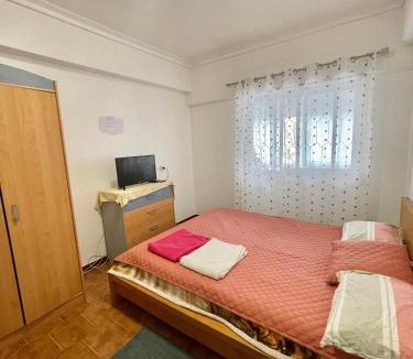 Laranjeiro House | Quarto de Casal Acolhedor
