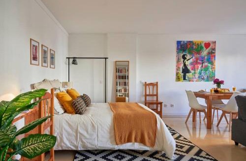Lumiar Apartment | Modern apartment with garage and pool