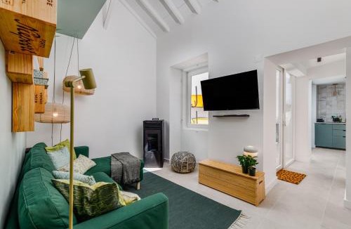 Parede House | Avenca da Praia - Tiny House 4 Beach & Surf Lisbon Getaway