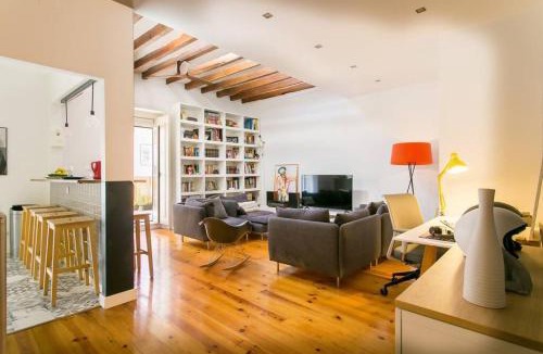 Linda-a-Velha Apartment | Dafundo-Fabulous Duplex near River Lisbon AC for 8