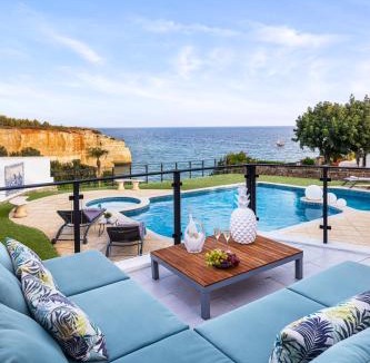 Benagil Villa | Seafront View next to the famous “Benagil Caves”