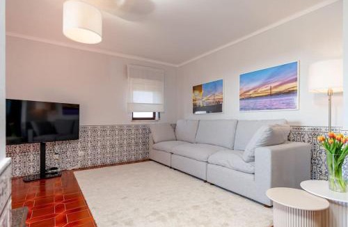 Pica Galo Apartment | Luxe Sunset Lisbon Caparica