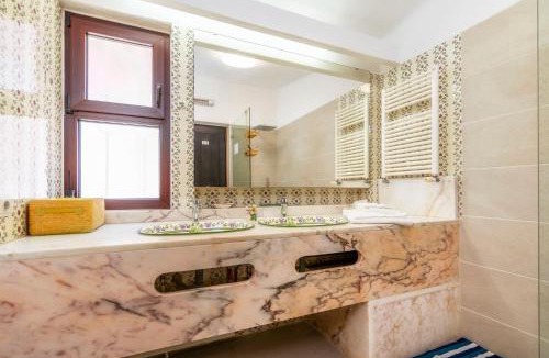Ferrarias Villa | Villa Casa dos Sobreiros - Golden triangle - fully private 4 Bedroom villa 300 M2 - private pool - 1 hectare sculpted garden -WiFi and Air conditioning - Great for families
