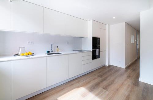 Santo Amaro Apartment | Lusíadas 53 2ºE