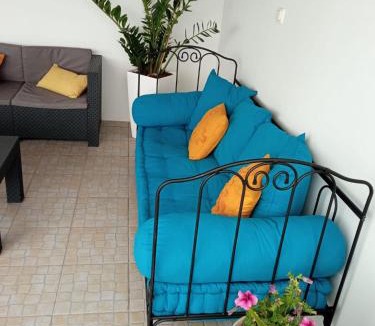 Ajuda House | White Guest House