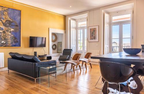 Sao Cristovao e Sao Lourenco Apartment | Castelo Design Aparment W/Balcony & Super View by LovelyStay
