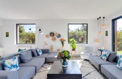 Malveira da Serra Villa | Garden Seaside Villa by CadenzaLux