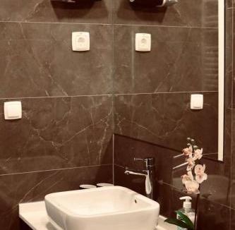 Trafaria Hostel | King Suite
