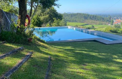 Barcelos House | Cottage Sleeps 12 with Pool and Parking