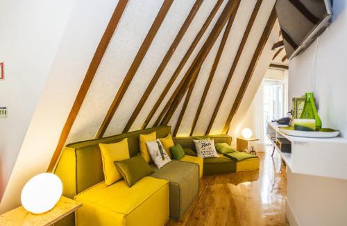 Sacramento Apartment | Carmo Chiado Deluxe Apartment