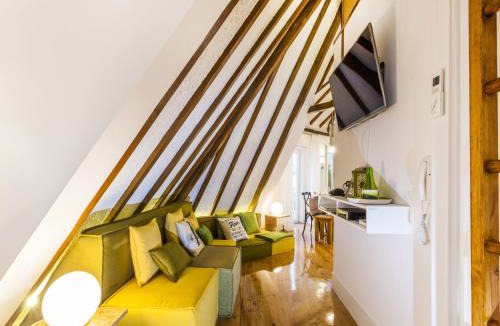 Sacramento Apartment | Carmo Chiado Deluxe Apartment