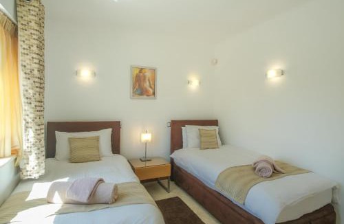 Funchal Apartment | Casa Monte Cristo Apartments - Almond