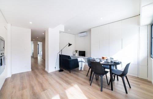 Santo Amaro Apartment | Lusíadas 53 2ºE