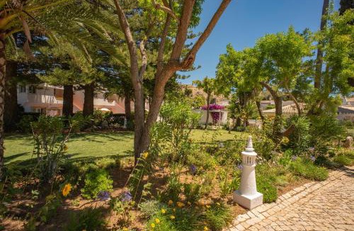 Praia da Luz Apartment | Apartment with Garden View in Luz