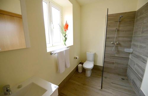 Campanario Apartment | Comfortable apartment with shared pool in Prazeres, 150 m²