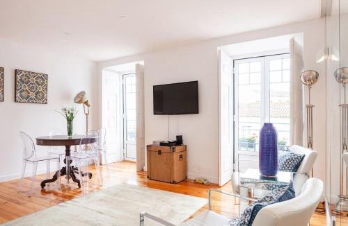 Santo Estevao Apartment | Alfama Delight Panoramic River and Historic City Views 3 Bedrooms and 2 Bathrooms AC 18th Century Building