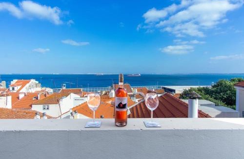 Santo Estevao Apartment | LovelyStay - Turquoise River View II