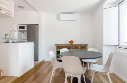 Linda-a-Velha Apartment | Beautiful Apartment with View of the Tagus River