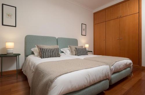 Sao Martinho Apartment | Aura Monumental - Pool Retreat by LovelyStay