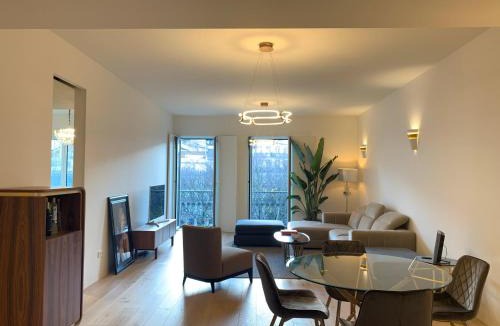 Sao Jose Apartment | New!! Luxury Avenida Da Liberdade Flat- with Rooftop and Pool