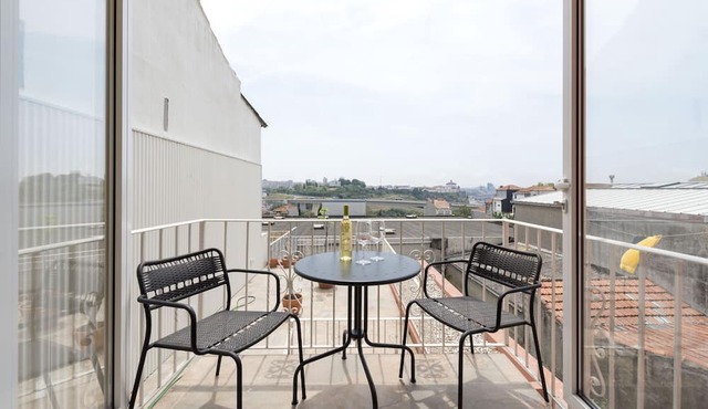São Vitor Balcony Apartment (N75) in Porto