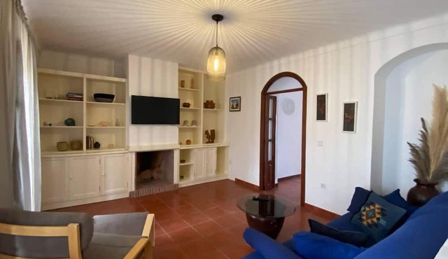 Charming 5-bed House in Granja
