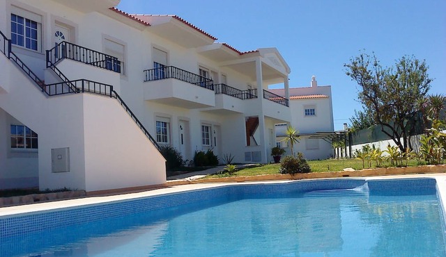 Iconic Apartment with 2 bedrooms & full kitchen 2 Apts by RedAwning