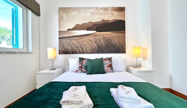 Prainha Algarve Villa With Pool by Homing in Portimão