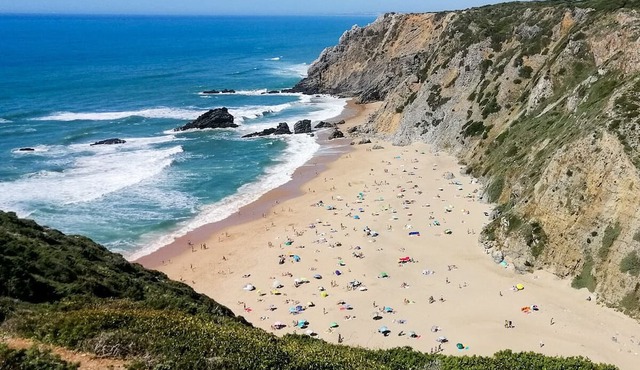 Beach and the countryside together! in Almocageme