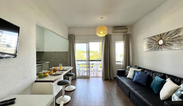 Vilamoura Central 4 With Pool by Homing in Loulé