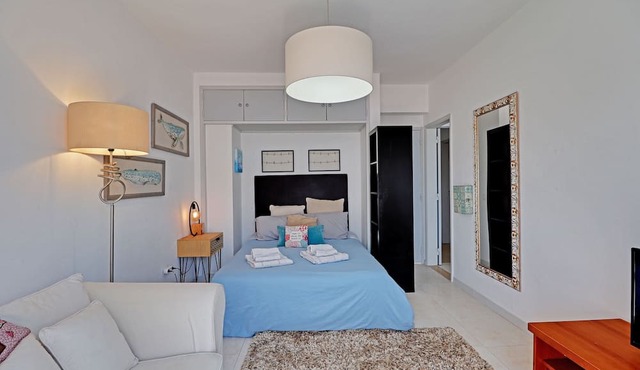 Faro Airport Flat 1 by Homing in Faro