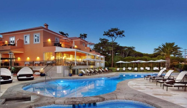 Quiet Oasis! On-site Restaurant and Bar, Minutes to Manuel Possolo Hippodrome! in Cascais