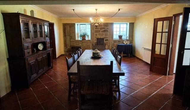 19th Centry Farmhouse Getaway - Sleep 12-14 W/pool