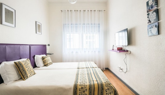 Apartamento A Francos Purple Room in Porto