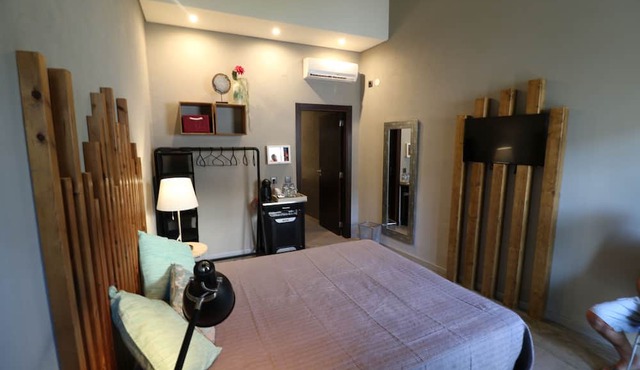 Lost & Found - Guesthouse & Suites
