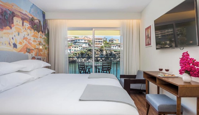 Pestana Churchill Bay in Camara de Lobos