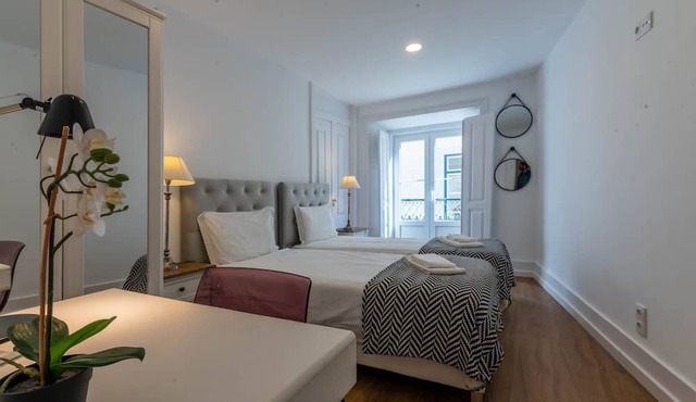 Bairro Alto Palace Apartment for Large Groups