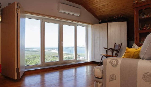 Mira Guincho house with sea view and garden