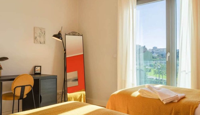 Spacious Lisbon Haven w Lift Garage