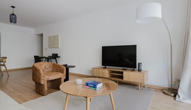 Blueground | Oeiras 2bd apartment