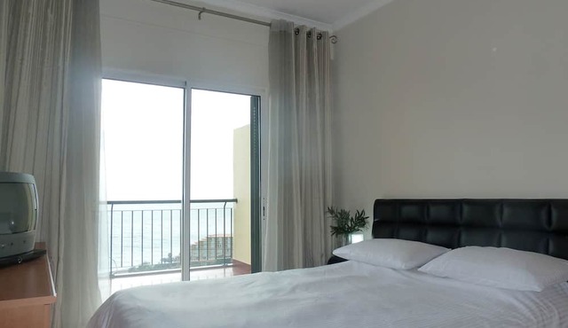 Oceanic Apartments in Santa Cruz