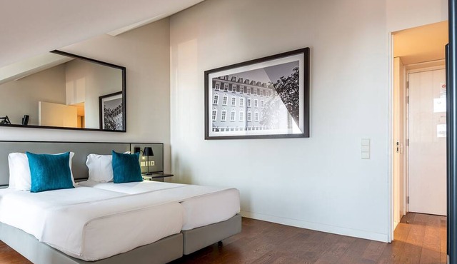 Gary01 Exclusive Top Floor 2BD by the Timeout Market