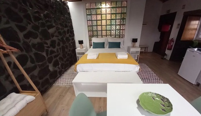 Studio Apartment 'Casa Do Poço - Casinha' with Mountain View, Shared Terrace and Wi-Fi in Santa Bárbara
